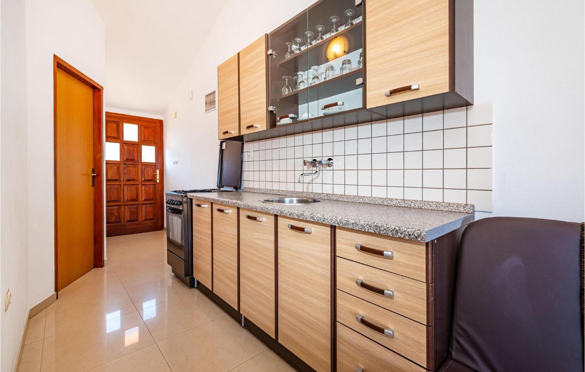 2 Bedroom Amazing Apartment In Nevidane Luaran gambar