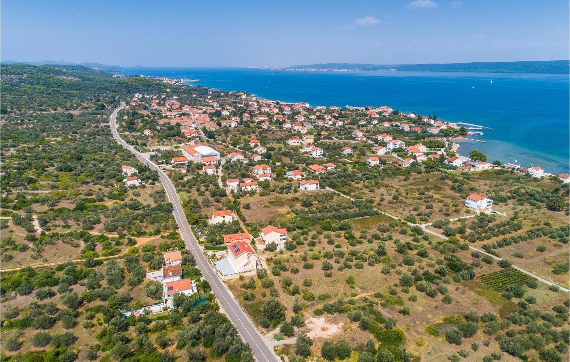 2 Bedroom Amazing Apartment In Nevidane Luaran gambar